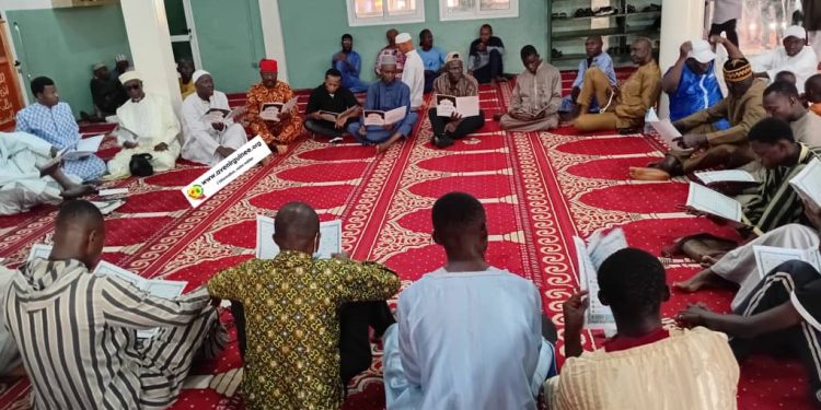 Nongo – Mosquée Fadigayah : lecture du Saint Coran pour la paix et l’unité nationale