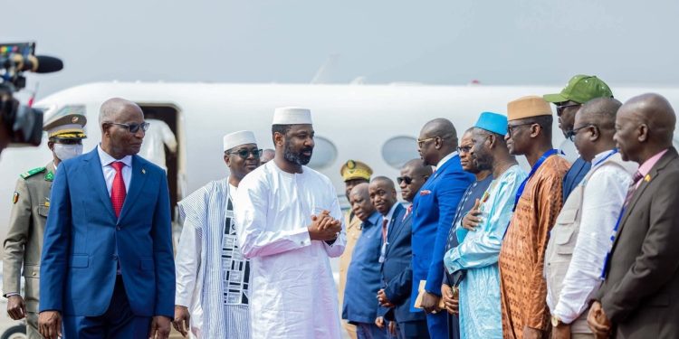 Diplomatie : Le Général Assimi GOÏTA à Conakry pour l’investiture du Président Doumbouya ( Par Ibrahim Coulibaly)