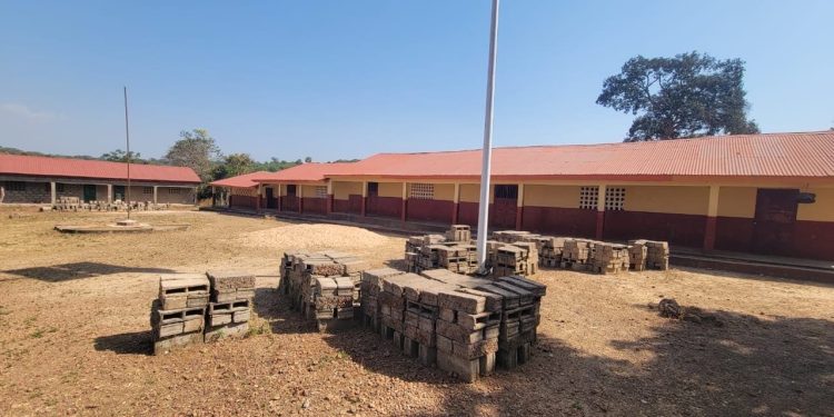 Brouwal (Télimélé ): Plus de 100 millions déboursés par les populations pour pallier le manque d&rsquo;enseignants