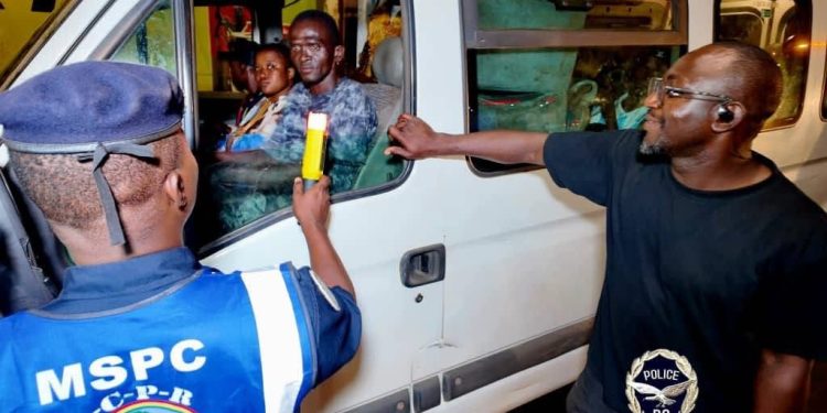 Un chauffeur testé derrière son volant