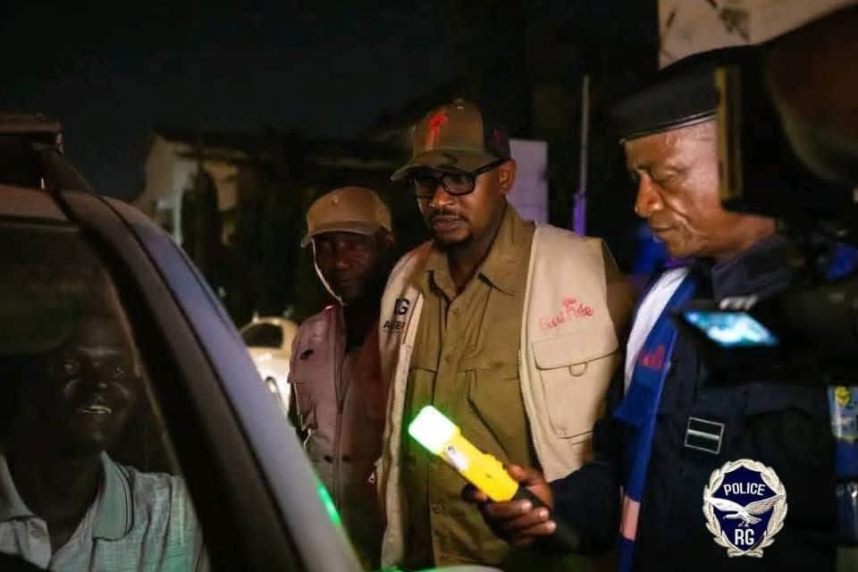 la police et l'AGUISER sur le terrain 