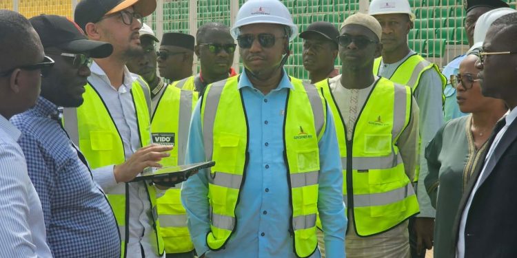 Infrastructures sportives : Le Ministre Cellou Baldé met la pression sur les chantiers des stades de Nongo et du 28 Septembre
