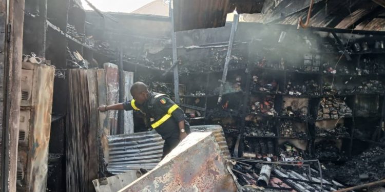 MAMOU : Un incendie dévastateur ravage une boutique à Almamya, plus de 180 millions GNF partis en fumée