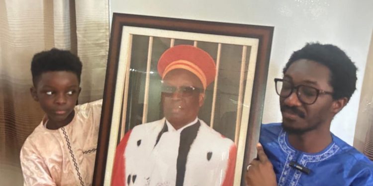 Justice : La famille de feu Fodé Kanté remercie le Président pour l&rsquo;hommage posthume rendu à leur père