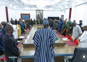 Le Président Doumbouya préside une réunion exceptionnelle du conseil supérieur de La défense