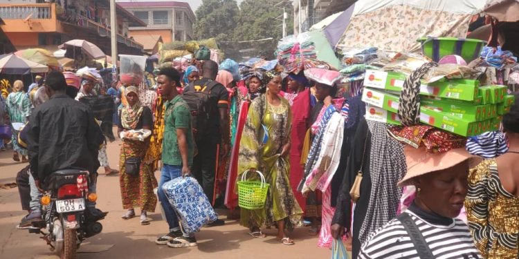 Kindia : à l’approche de la fête, le manque de liquidités grippe le commerce (Constat)