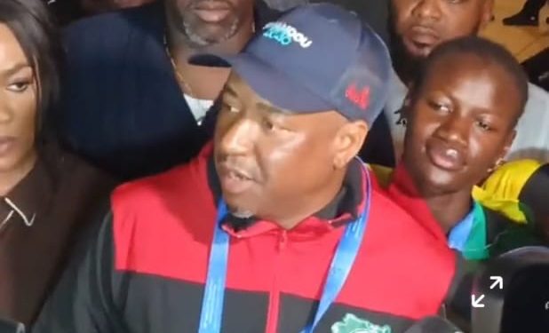 Retour au bercail des championnes de l’IHF Trophy : « Le handball peut faire briller la Guinée », affirme le Ministre Cellou Baldé