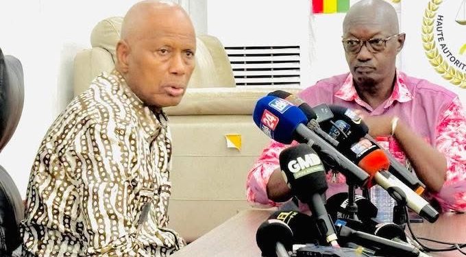 Réseaux sociaux: La HAC met en garde contre la prolifération des « contenus inappropriés » et menace…