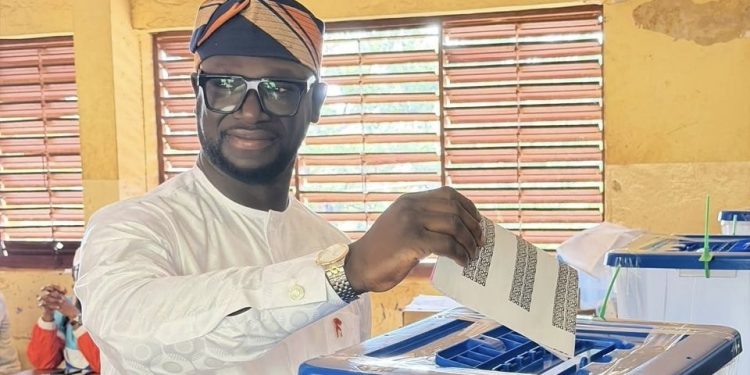 Triple scrutin : le candidat Ousmane Dady Camara (RGT-GMD) appelle au calme après son vote à Matoto