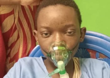 Urgence médicale : un adolescent de 15 ans lutte pour sa vie
