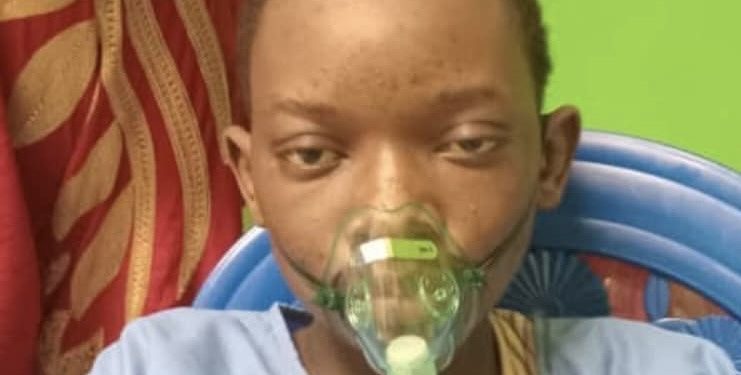 Urgence médicale : un adolescent de 15 ans lutte pour sa vie