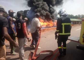 Un camion-citerne transportant du gasoil provoque un incendie mortel sur l’axe Mamou–Timbo