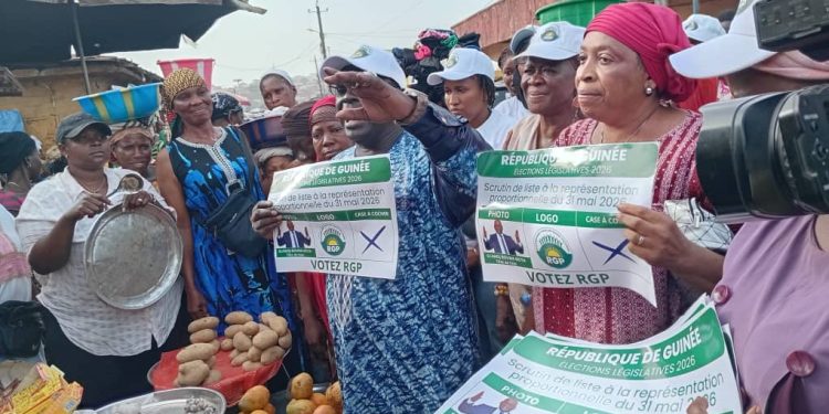 Campagne de porte-à-porte : El Hadj Bouna Keïta (RGP) bat le pavé à Matam, Dixinn et Ratoma