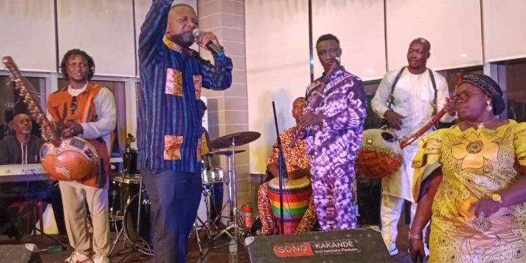 Culture & Leadership : L’artiste André Flamy célèbre la résilience féminine et la jeunesse avec le concept « Guinée Forte »