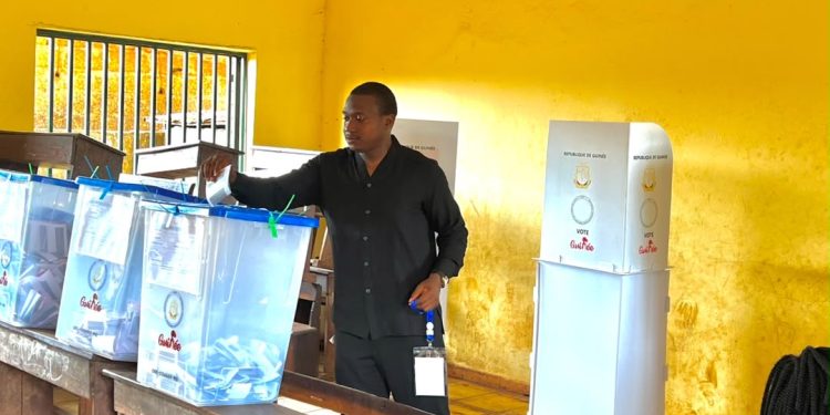 JRG – รlections lรฉgislatives et communales du 31 mai 2026 : Bangaly Fofana accomplit son devoir citoyen