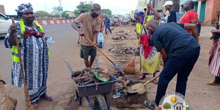Gbessia : Le Secrétaire général mène une offensive contre l’insalubrité sur l’autoroute
