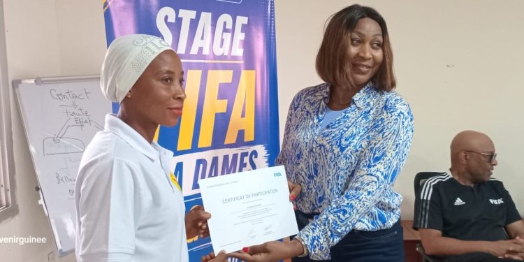 FOOTBALL : Des Dames Arbitres outillées sur les nouvelles lois du jeu, à Conakry !