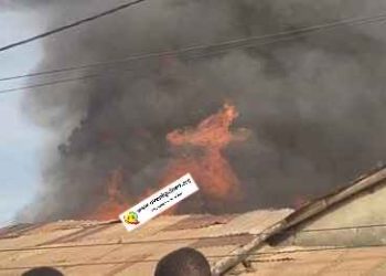 ALERTE INFO / Conakry : Un violent incendie en cours à Wanindara