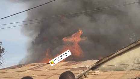 ALERTE INFO / Conakry : Un violent incendie en cours à Wanindara