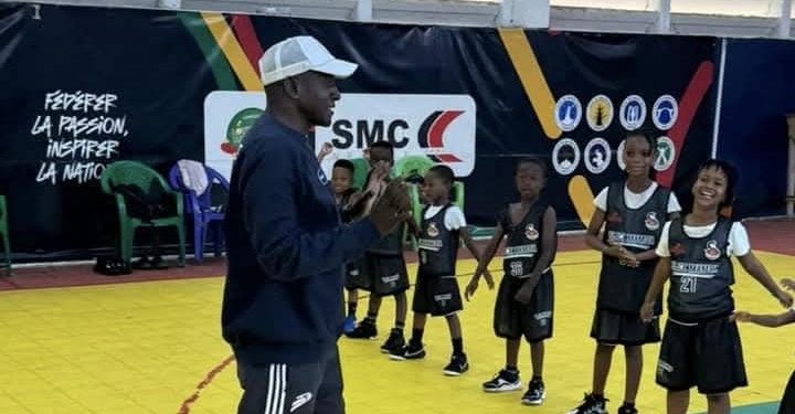 Tragédie au Palais des Sports : un coach du BASKETBALL s’éteint en pleine séance d’entraînement