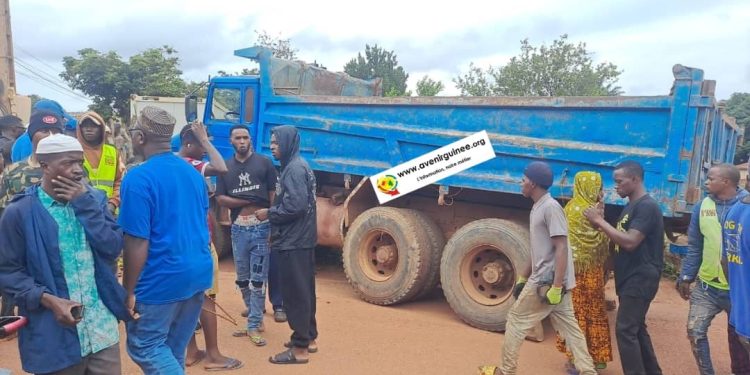 Labé : un camion-benne roulant à vive allure tue deux personnes à Daka