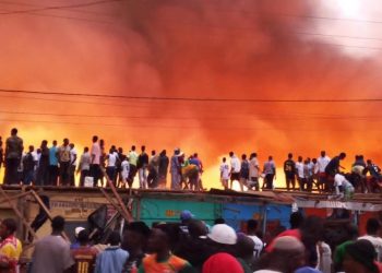 Incendie au marché de Nzérékoré : Plus de 2 900 commerçants perdent tout, selon l’ANGUCH