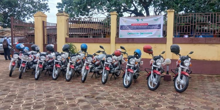 Kissidougou: Le projet P2-P2RS dote 10 conseillers agricoles en motos pour renforcer la résilience alimentaire au Sahel