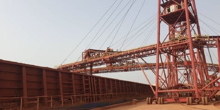 Mines : 4,6 millions tonnes de Bauxite exportées depuis l’annulation de l’ex-licence d’Axis par le gouvernement