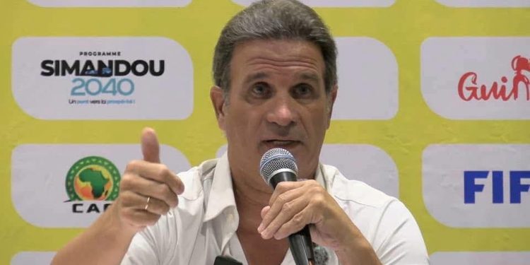 Affaire passeports de service : Paulo Duarte pointe du doigt l’amateurisme autour du Syli National