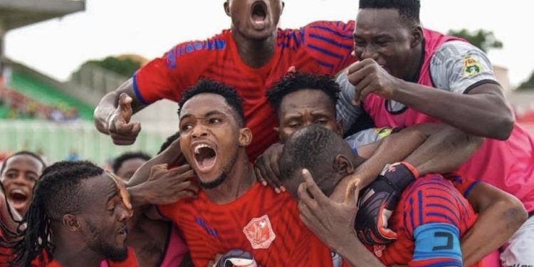 Horoya AC – JS Saoura (3-1) : un finish héroïque qualifie les Matamkas au second tour