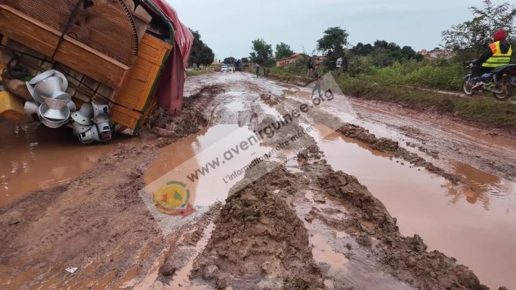 Camions versés, marchandises perdues : le cauchemar quotidien sur la route de Koubia et Mali Yembering