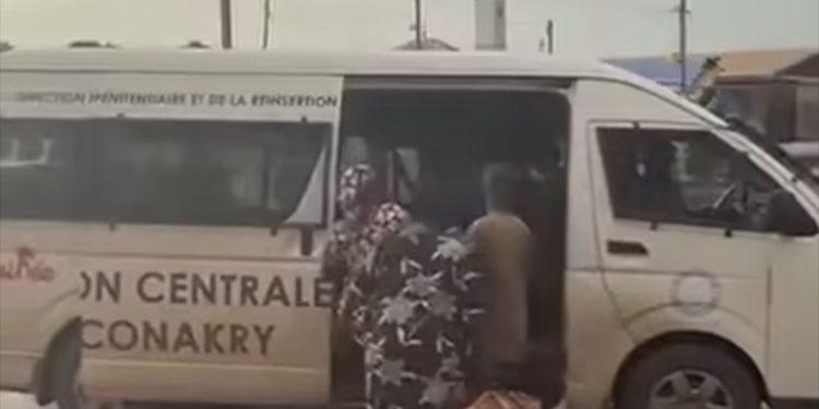 Véhicule de prisonniers utilisé pour transporter des passagers, brigadier Mamady Oulare suspendu !